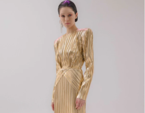  Long-sleeved gold dress for NYE.
