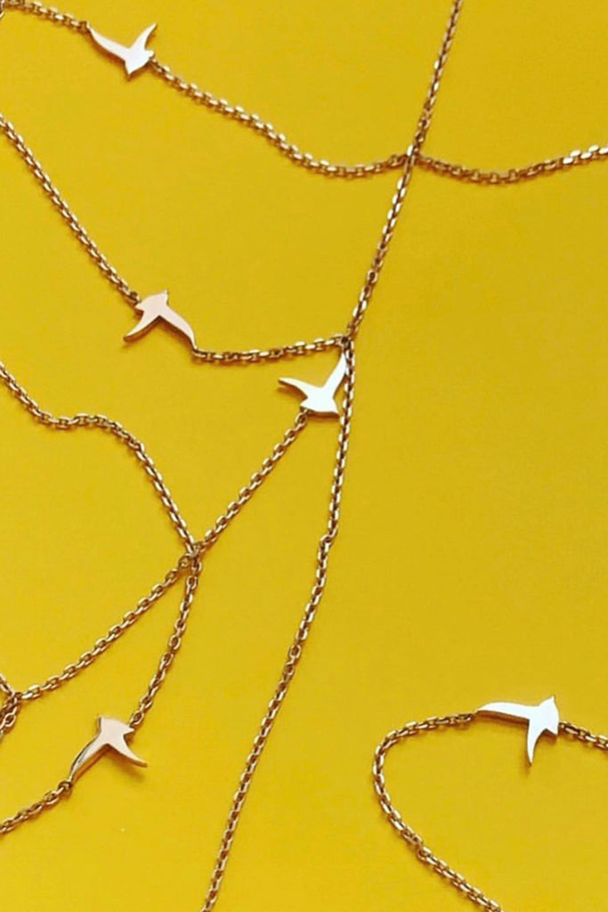 The classic long chain uSfuur with four bird pendants | Maison Orient