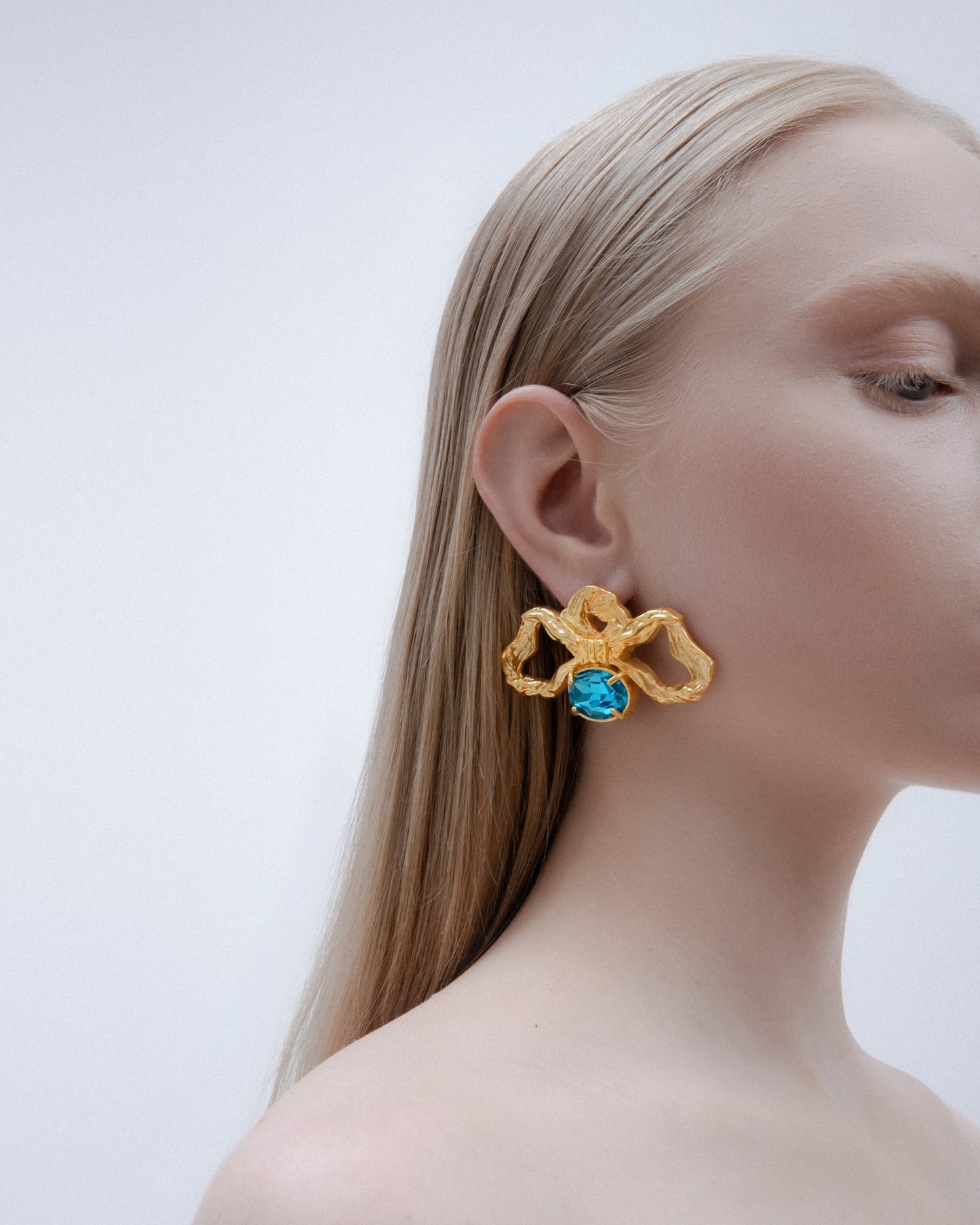 Bow earrings blue stones | Maison Orient