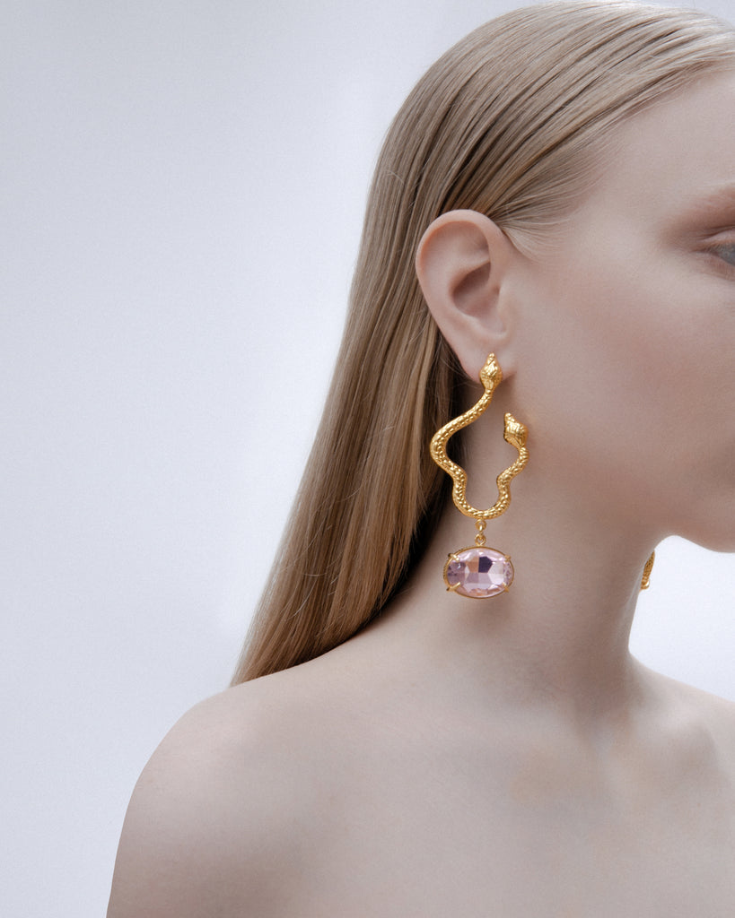 Mismatched snake earrings with pink stones | Maison Orient