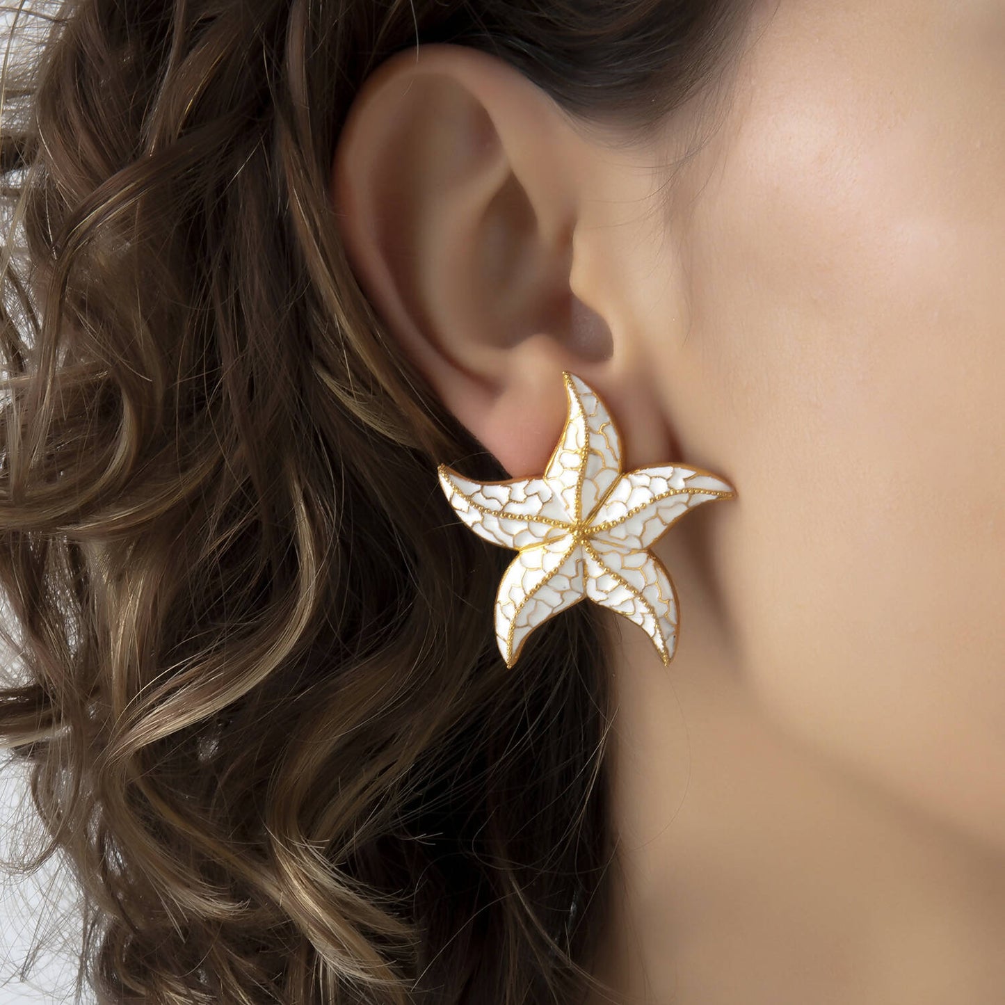 Milou White Starfish Earrings