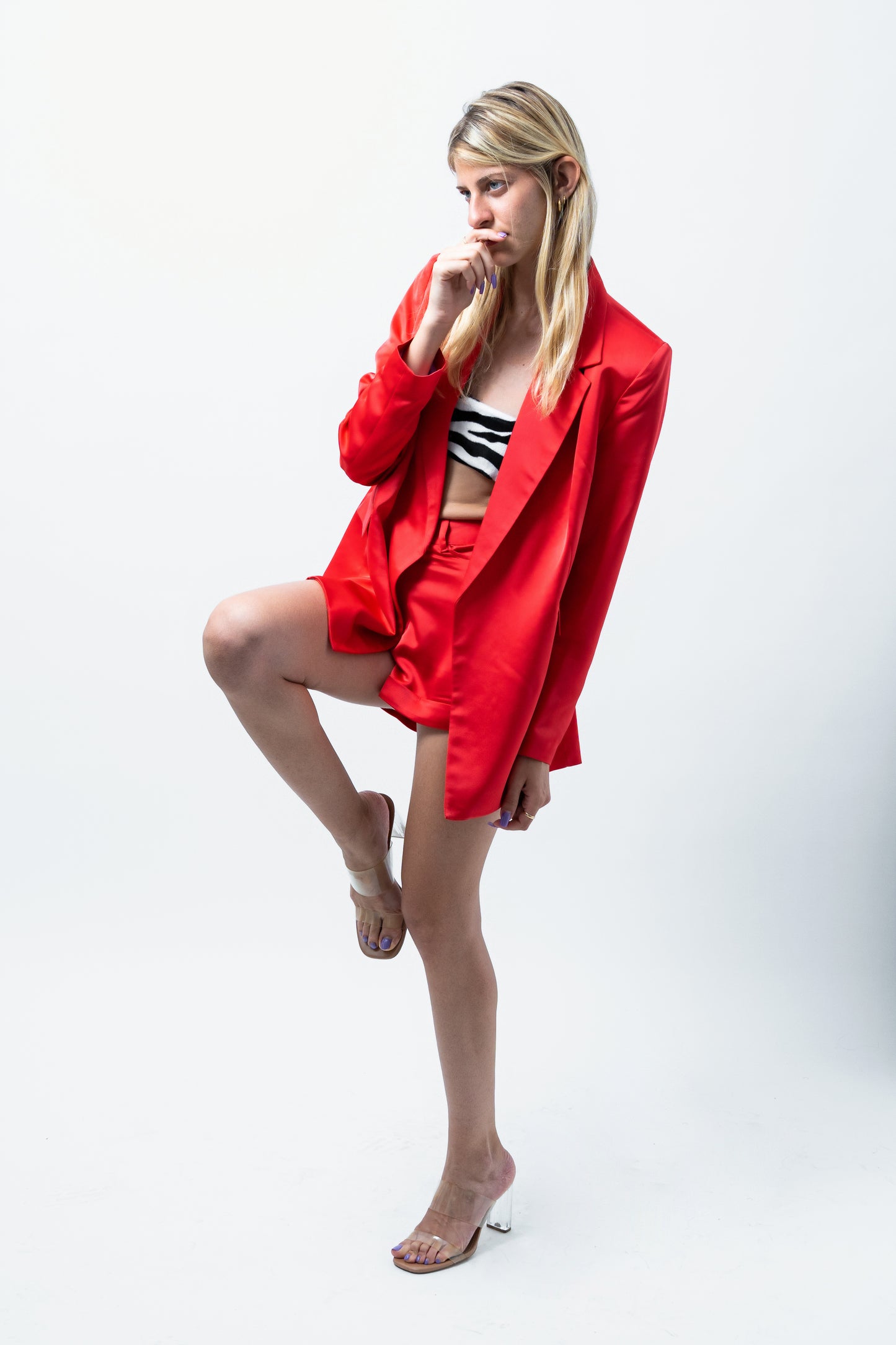 ALICE : The apple red suit | Maison Orient