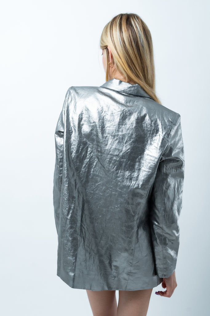 STRAIGHT OUT OF SPACE : The electric metallic suit | Maison Orient
