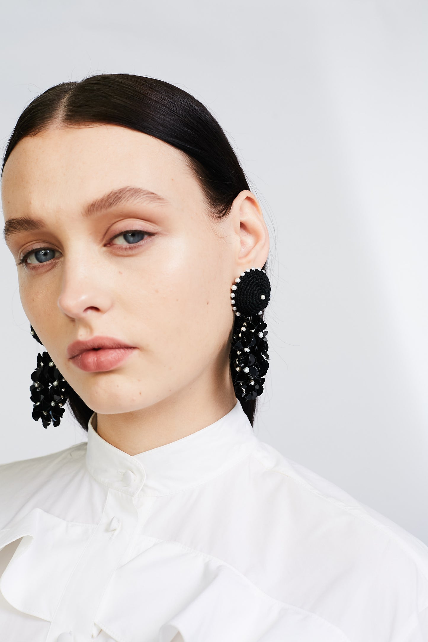 Petite Yasmine Hoops Black | Maison Orient