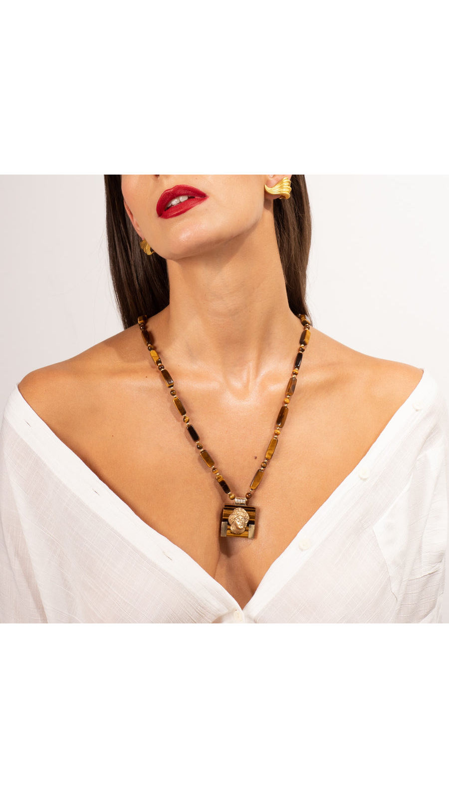 Tiger eye and gold articulated portrait necklace | Maison Orient