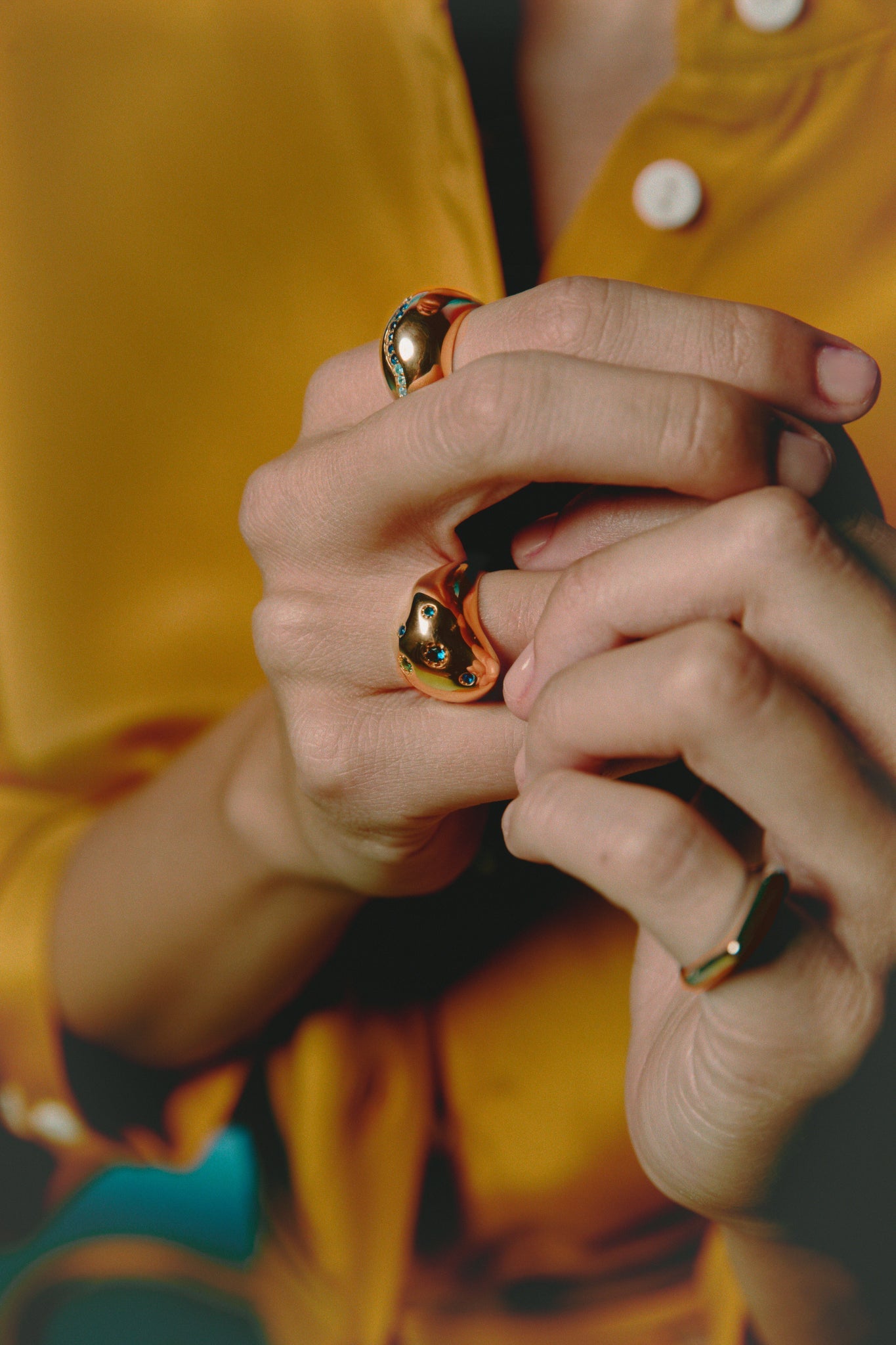 PERFECT CURVE RING IN NAVY | Maison Orient