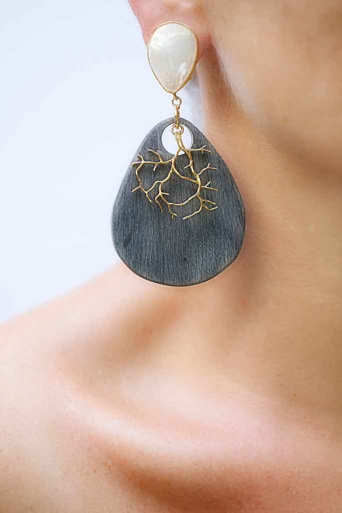 FIONA in Mother of Pearls and Buffalo Horn - Maison OrientChadia HamatiMaison OrientEarrings